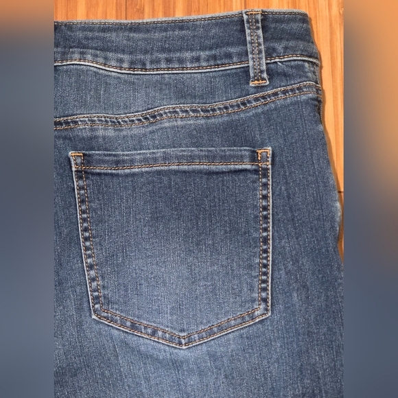 NWOT Maurcies Everflex Blue Jeans - Picture 10 of 10